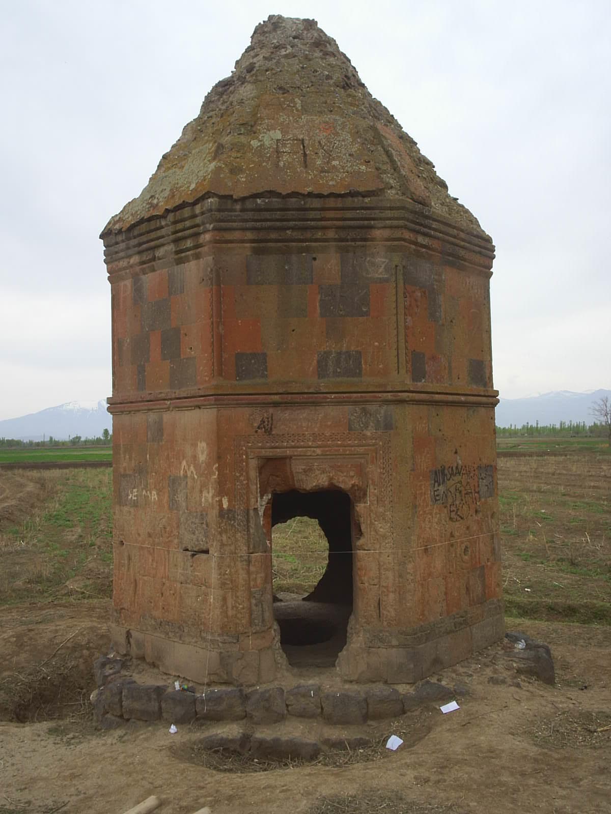 Kul Yusuf Kümbeti