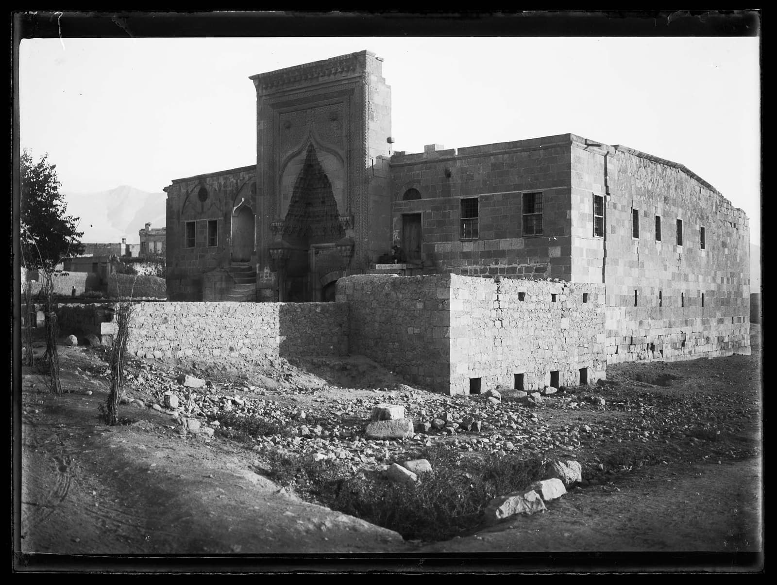 Ak Medrese, Niğde