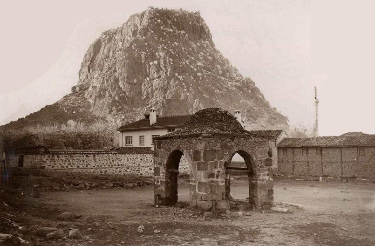 Germiyanoğlu Süleyman Şah Türbesi