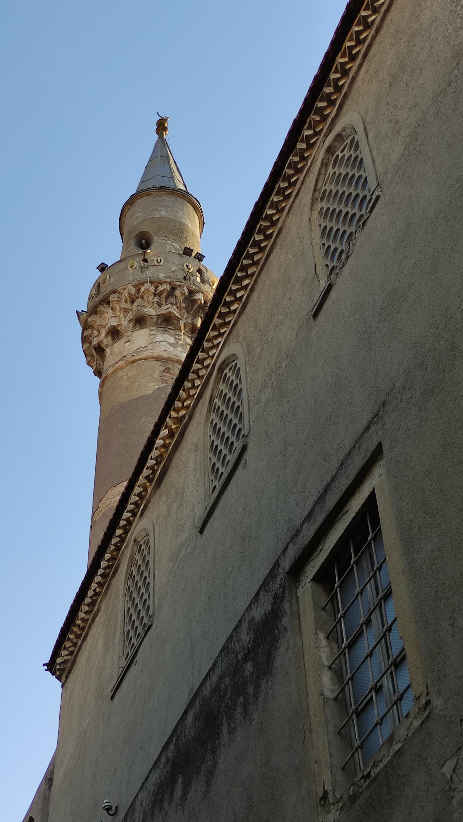 Faik Paşa Camii, Konak