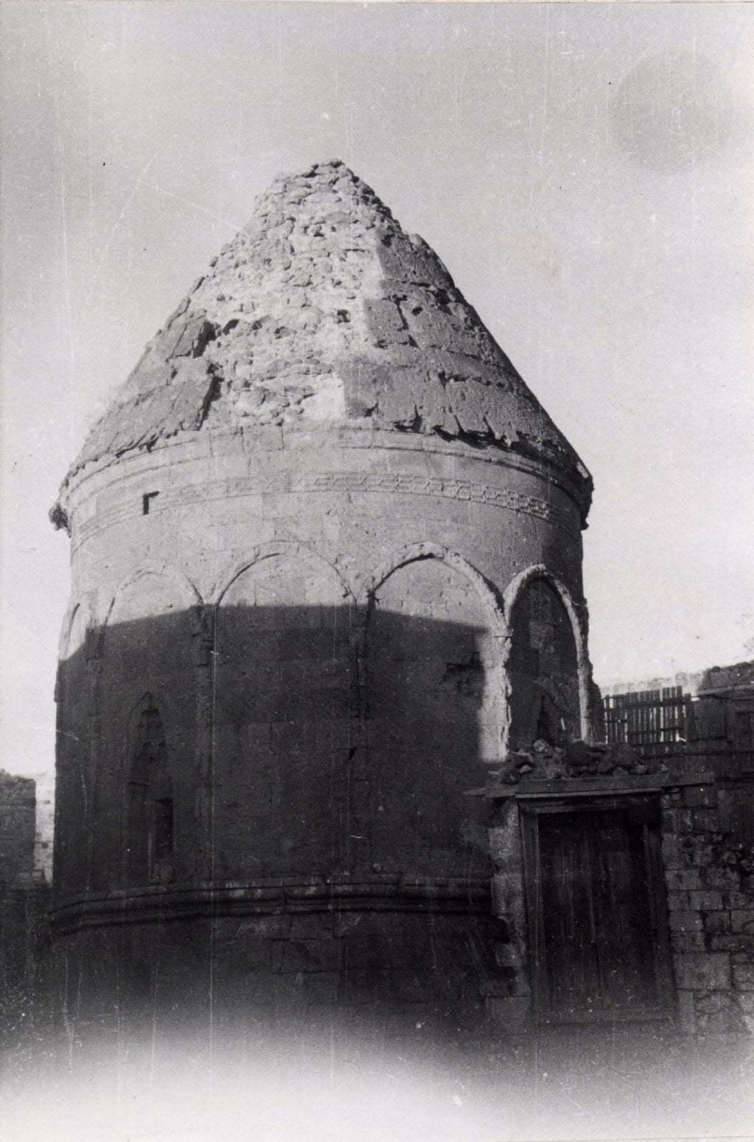 Karanlık Kümbet