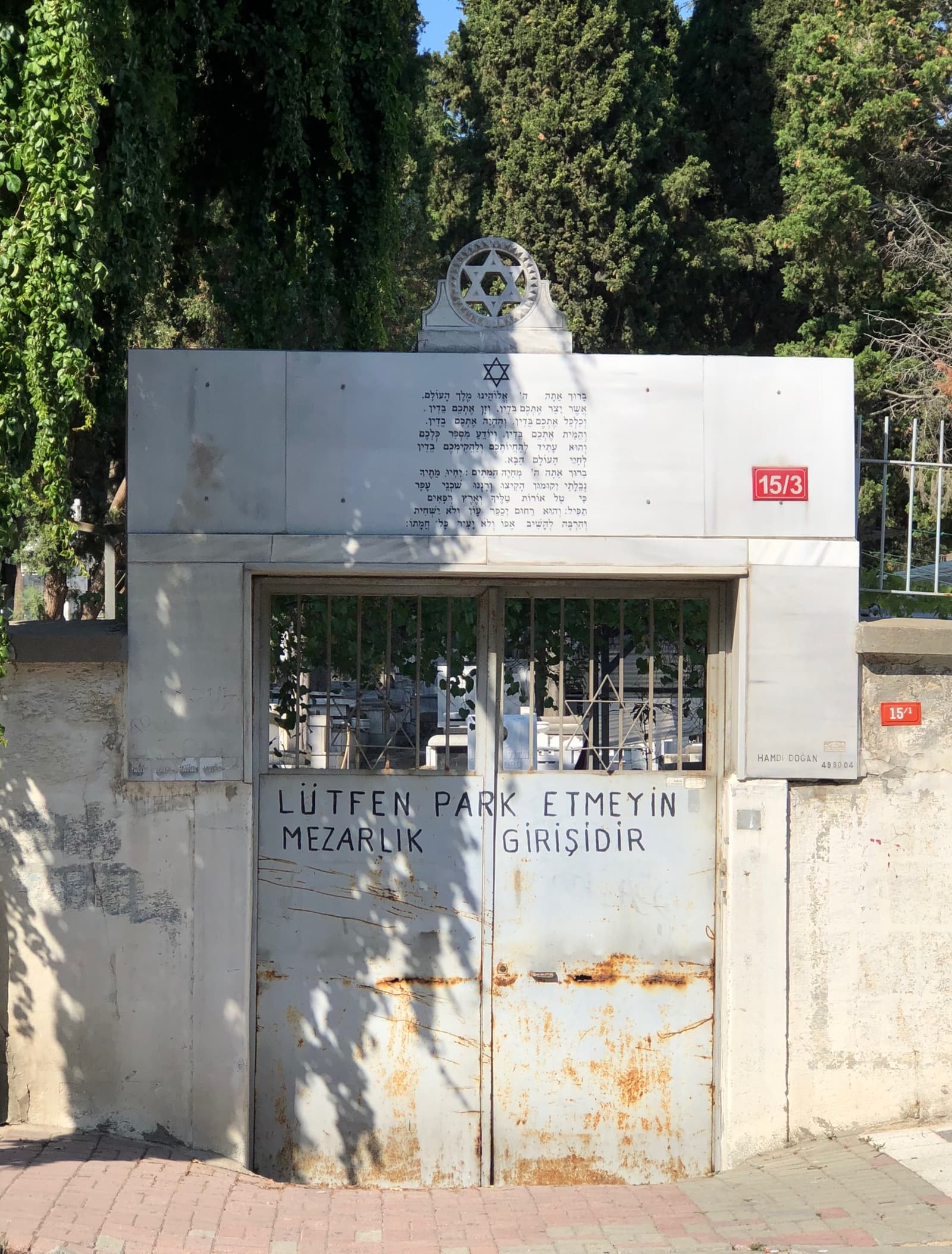 Acıbadem Musevi Mezarlığı