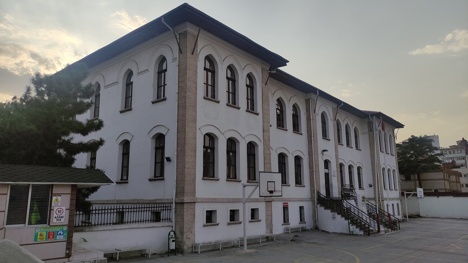 Kadınana İlkokulu