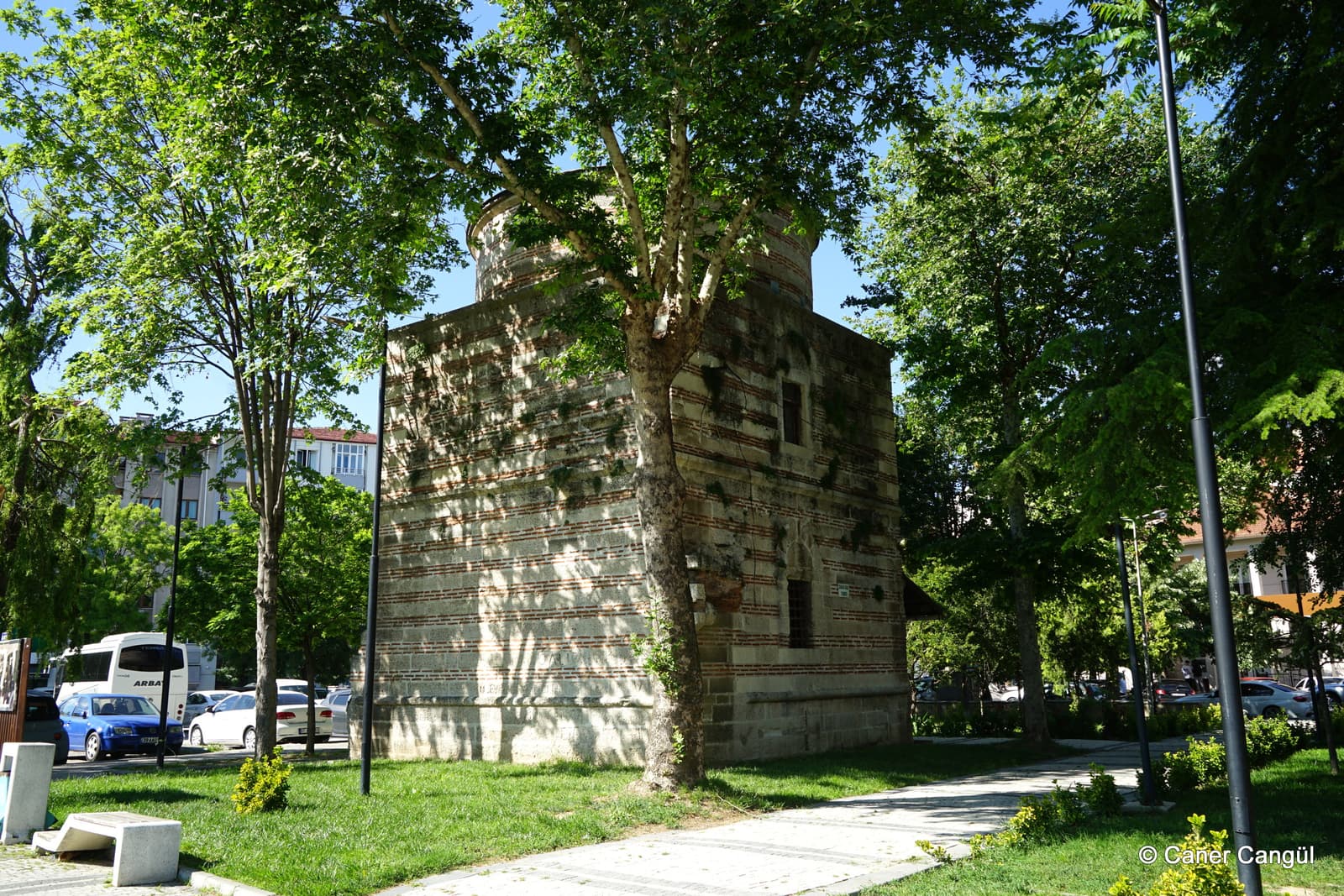 Zindan Baba Türbesi