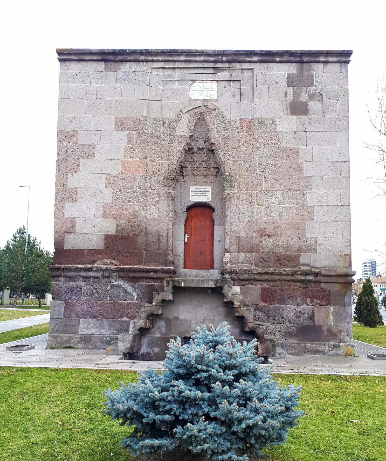 Emir Ali Pişrev Türbesi