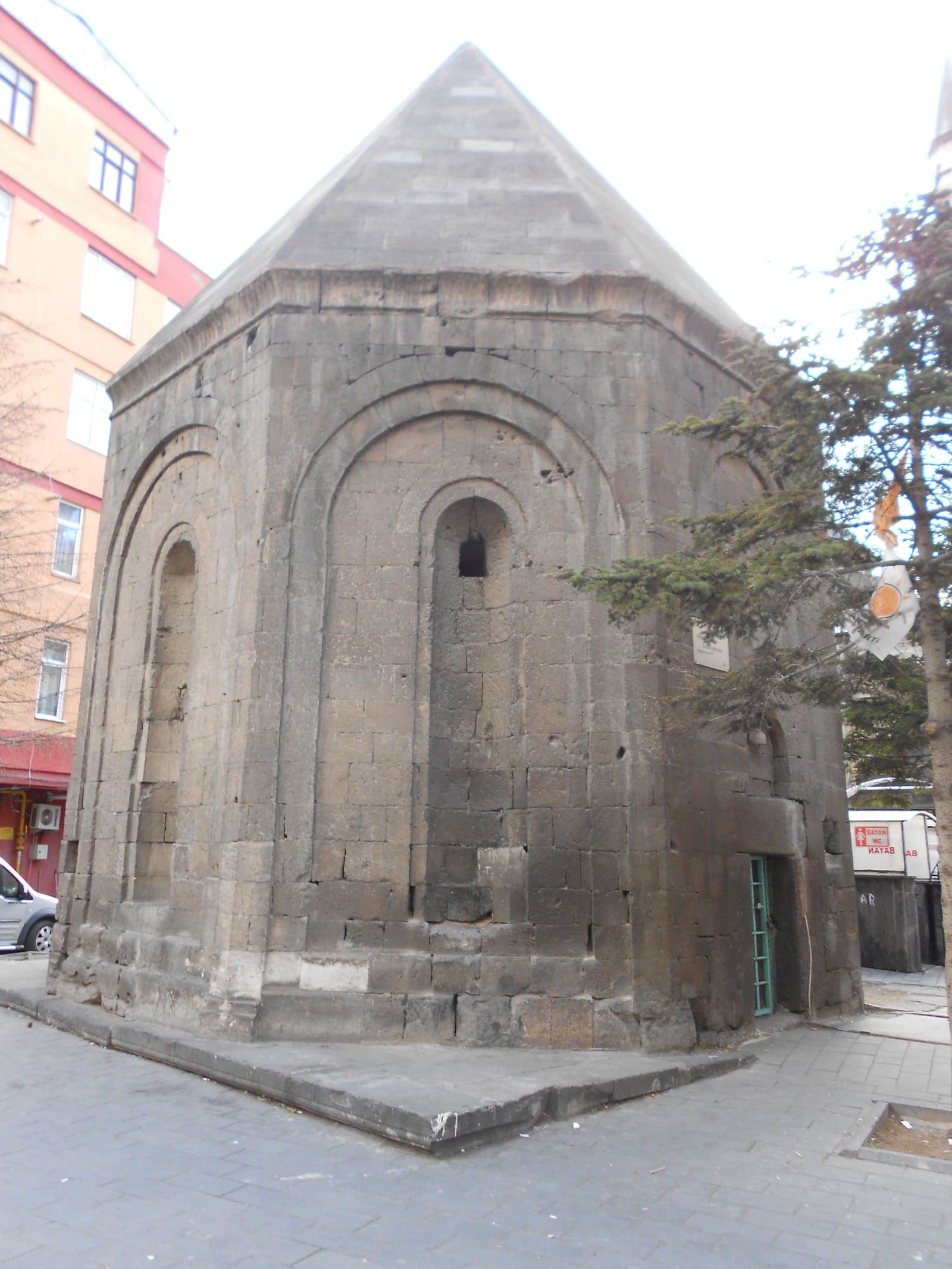 Selçuklu Emir Kümbeti I