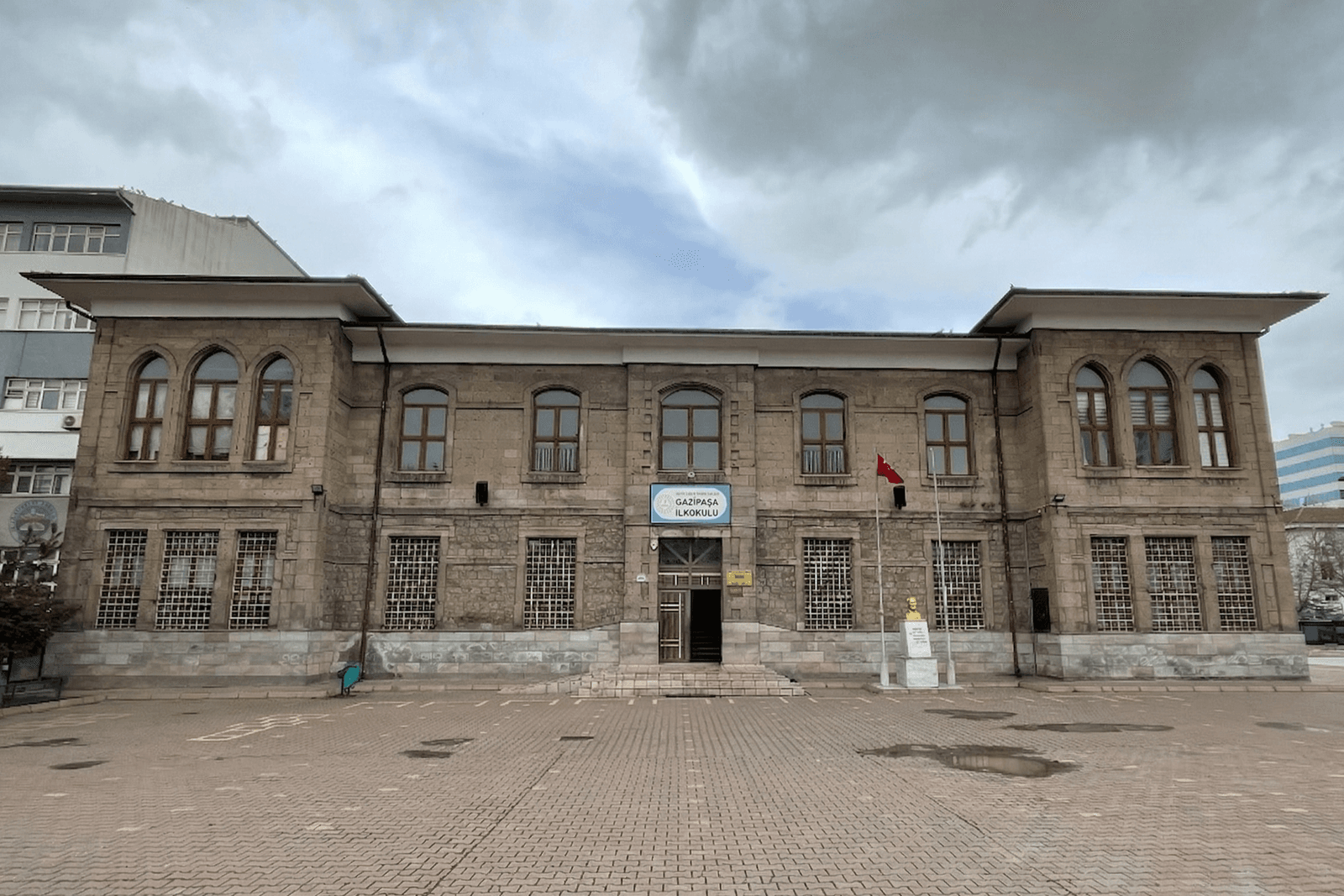 Gazi Paşa Mektebi