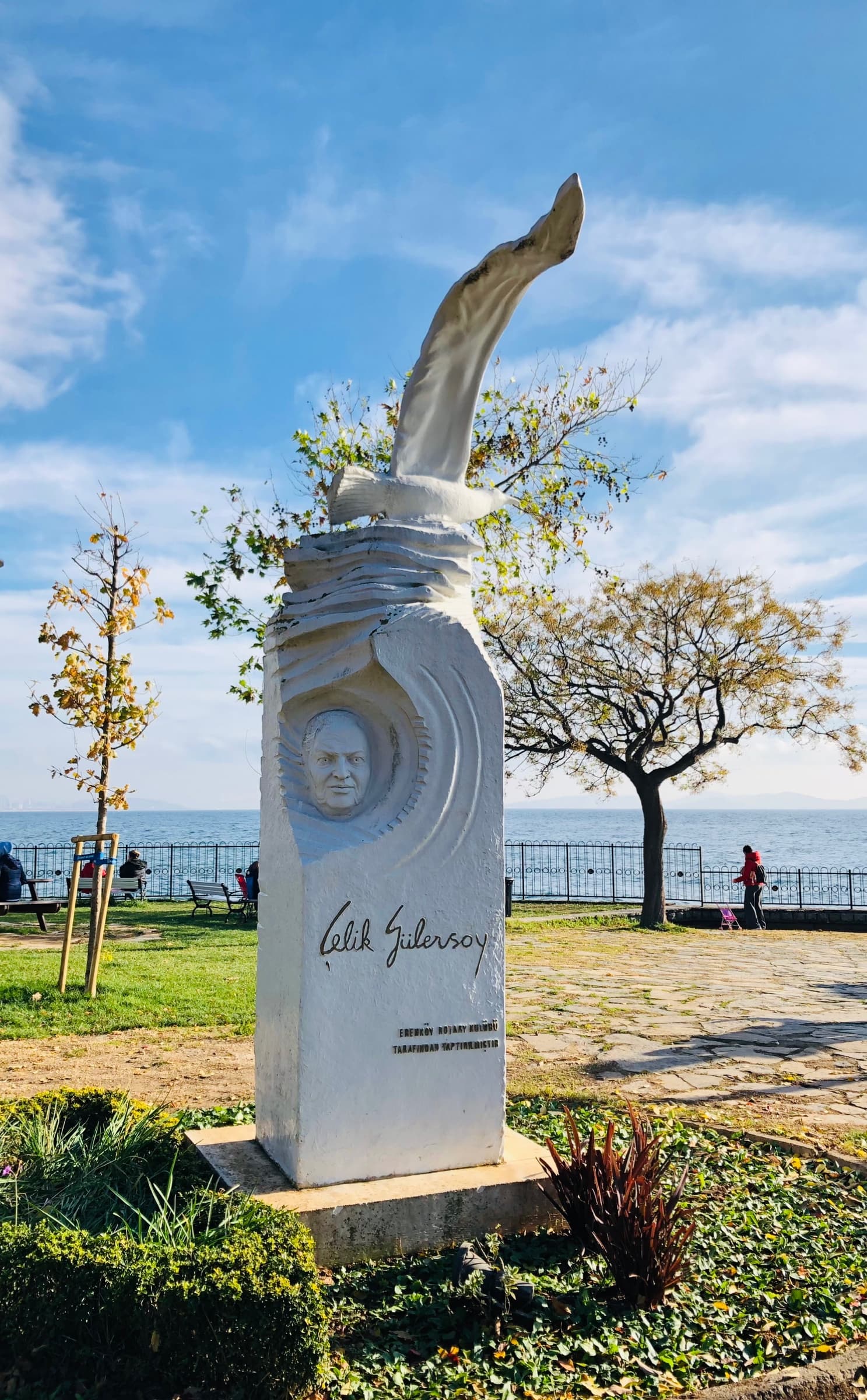 Çelik Gülersoy Anıtı