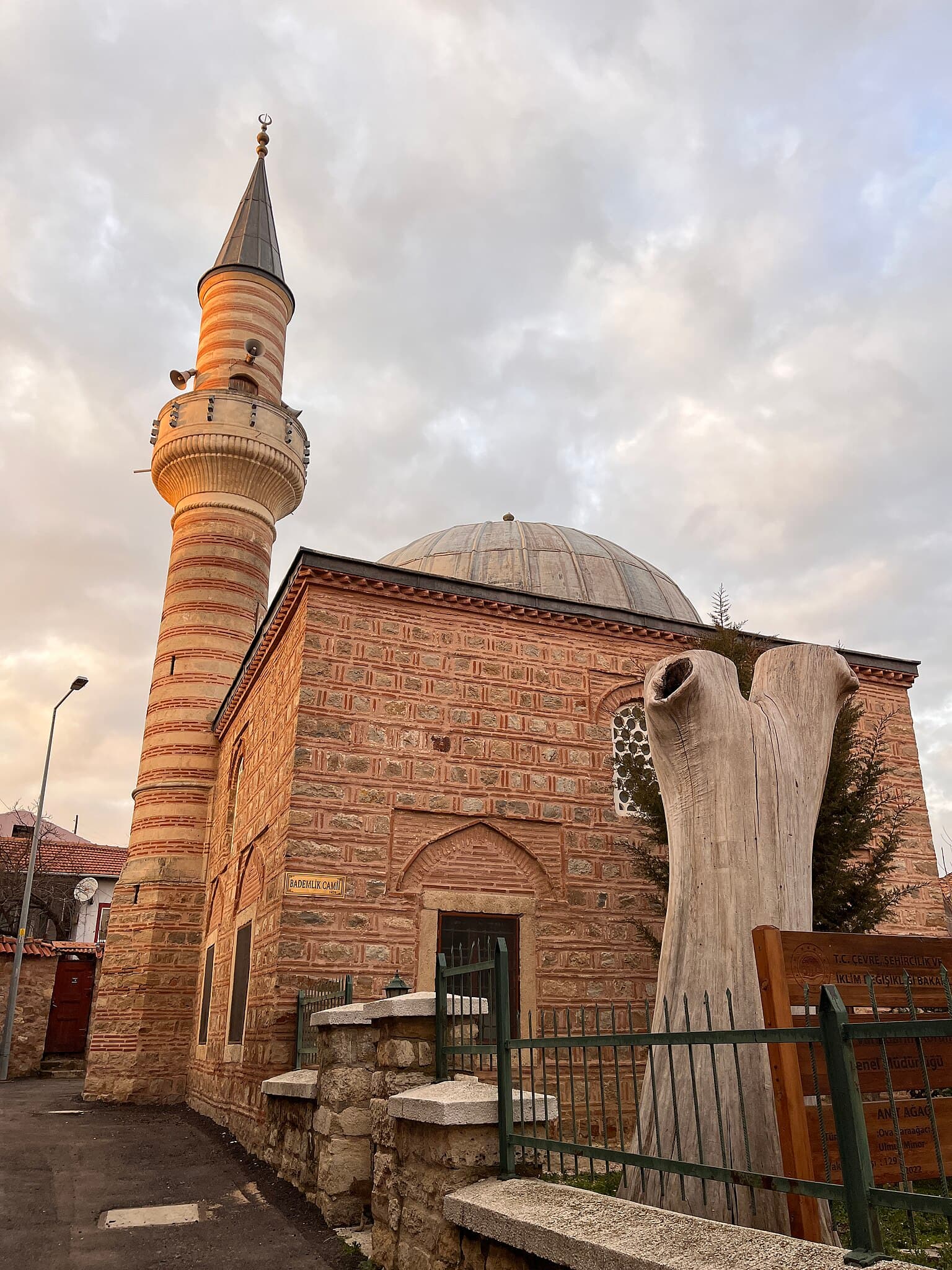 Bademlik Camii