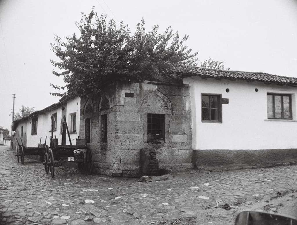 Şekmeti Mehmet Efendi Türbesi