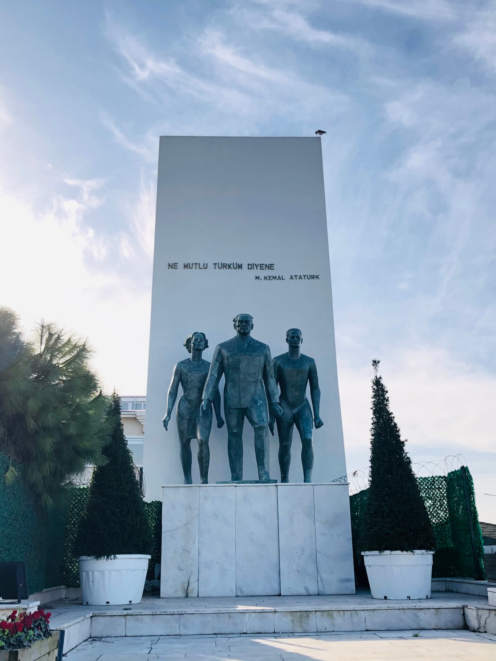 Şemsipaşa Atatürk Anıtı