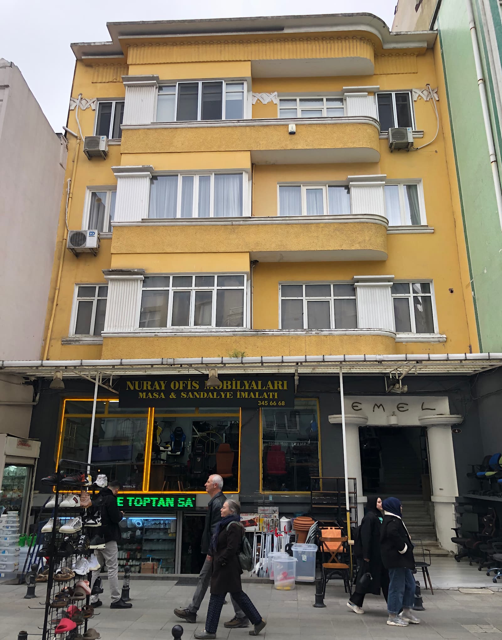 Emel Apartmanı, Caferağa