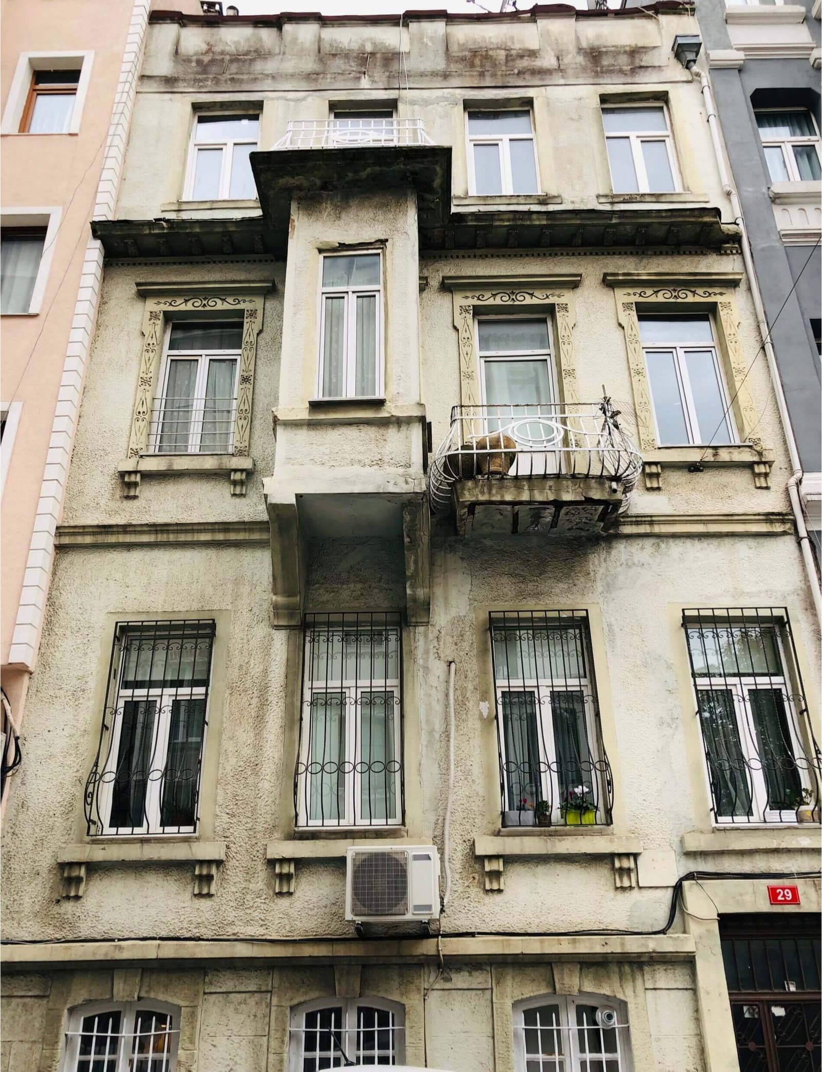 Tevfik Bey Apartmanı, Yeldeğirmeni