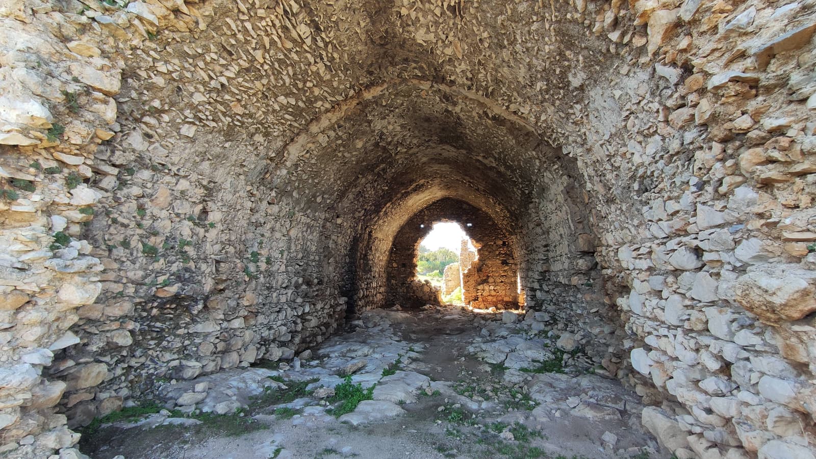 Üçgöz Hanı