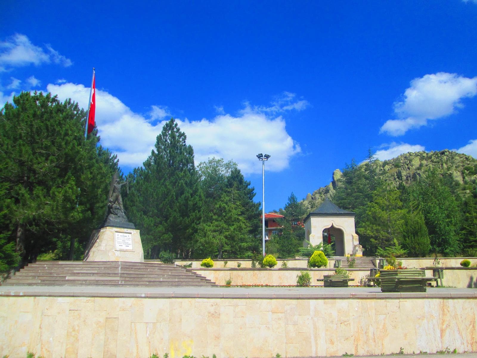 Yüzbaşi Agah Efendi Şehitliği