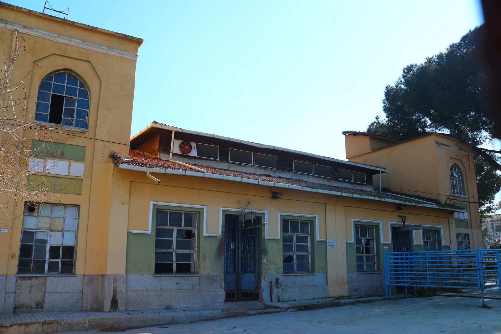 Kanare Mezbahası, Tire