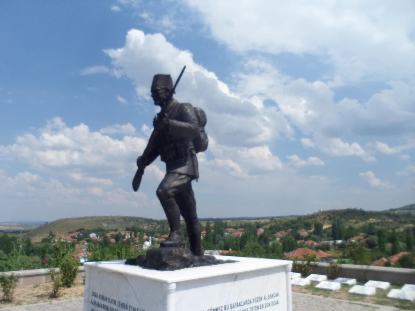 Büyükaslıhanlar Üçtepeler Şehitliği