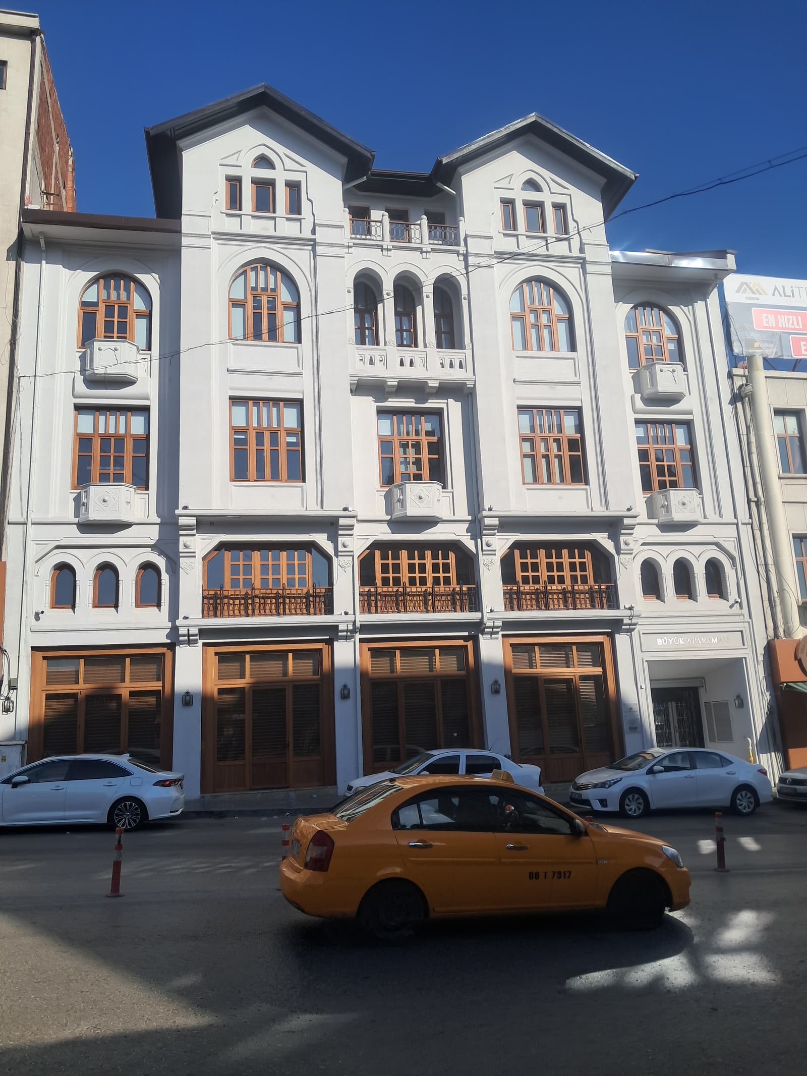 Büyük Apartman