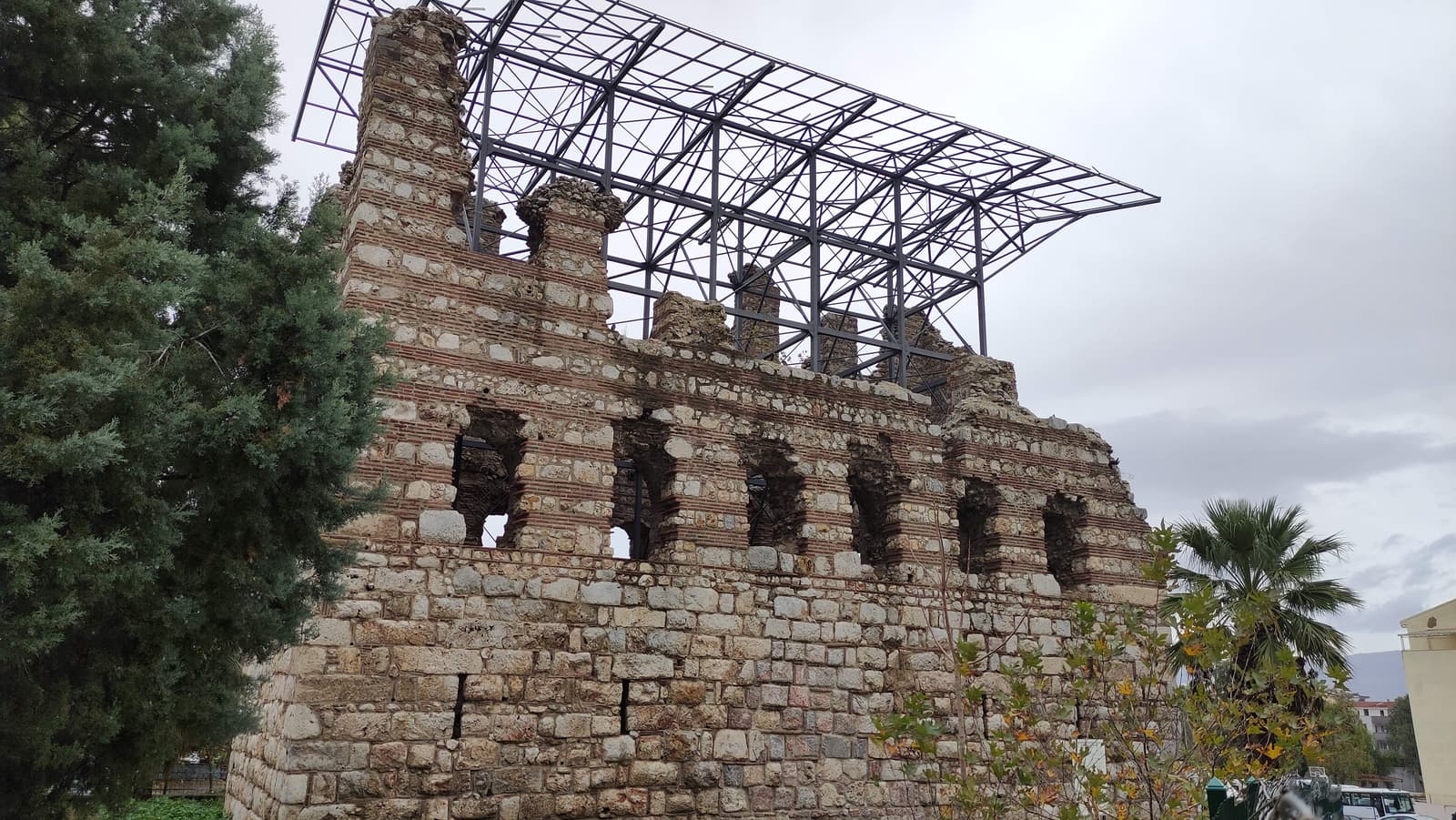 Laskarisler Sarayı