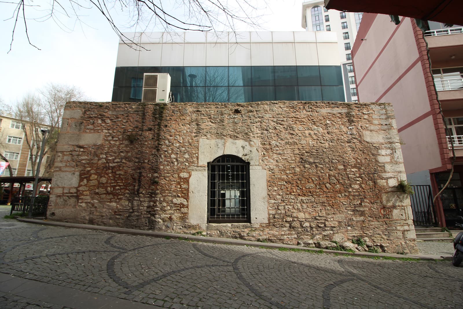 Litros Aya Yorgi Kilisesi