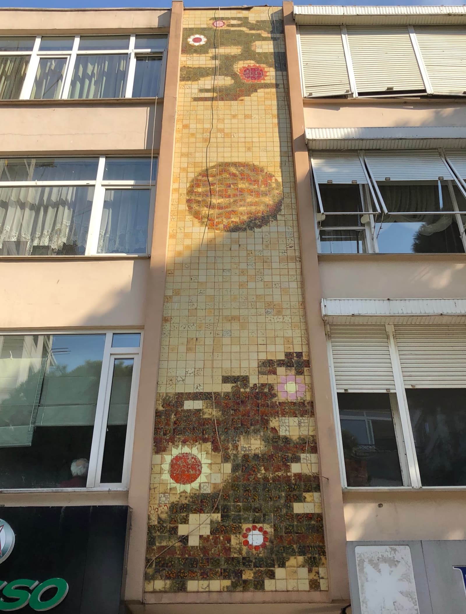 A.Karakazan Apartmanı Seramik Panosu