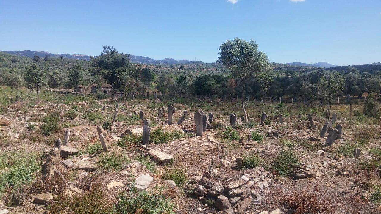 Tahtacı Mezarlığı