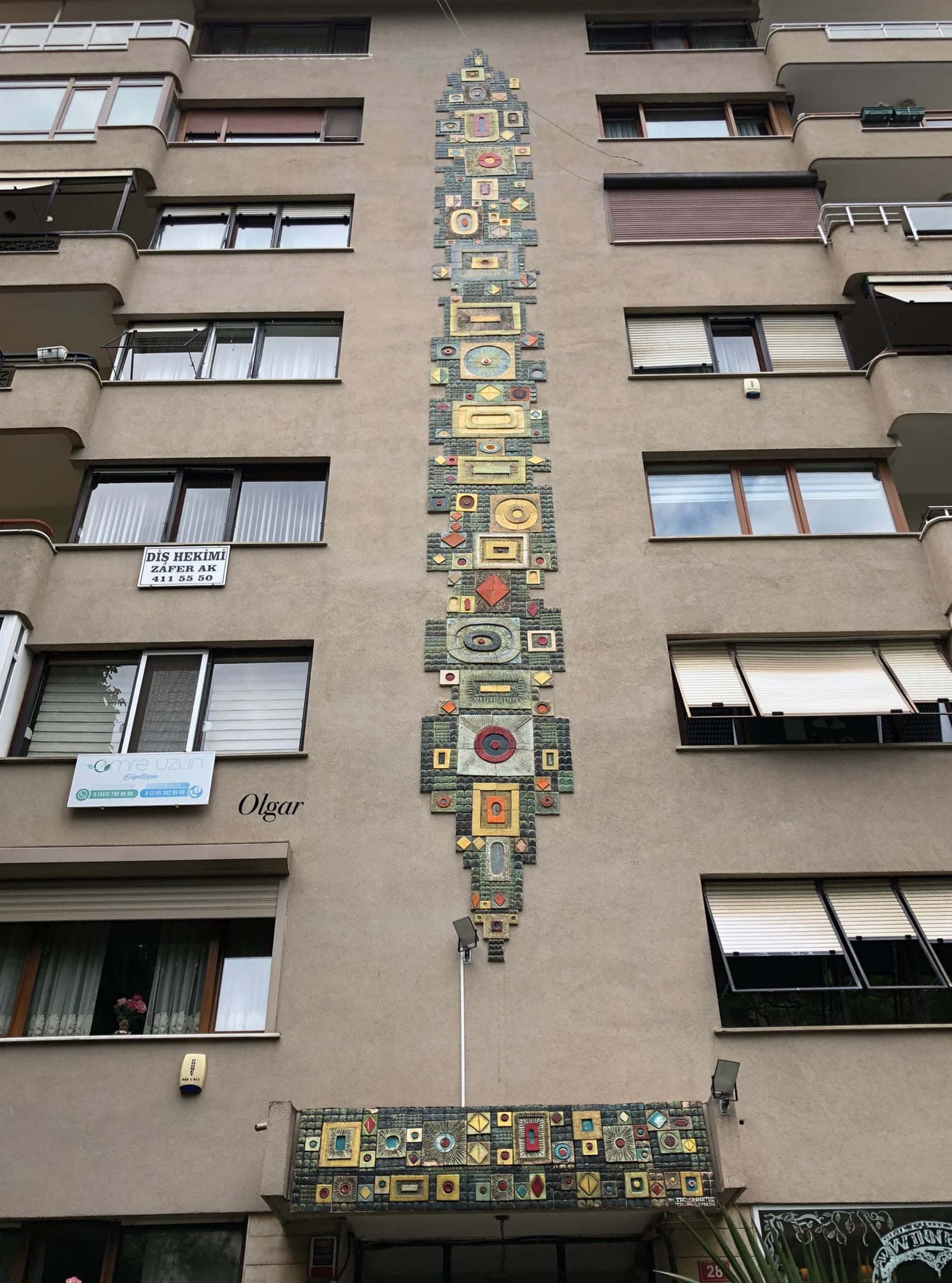 Ethem Bey Apartmanı Seramik Panosu