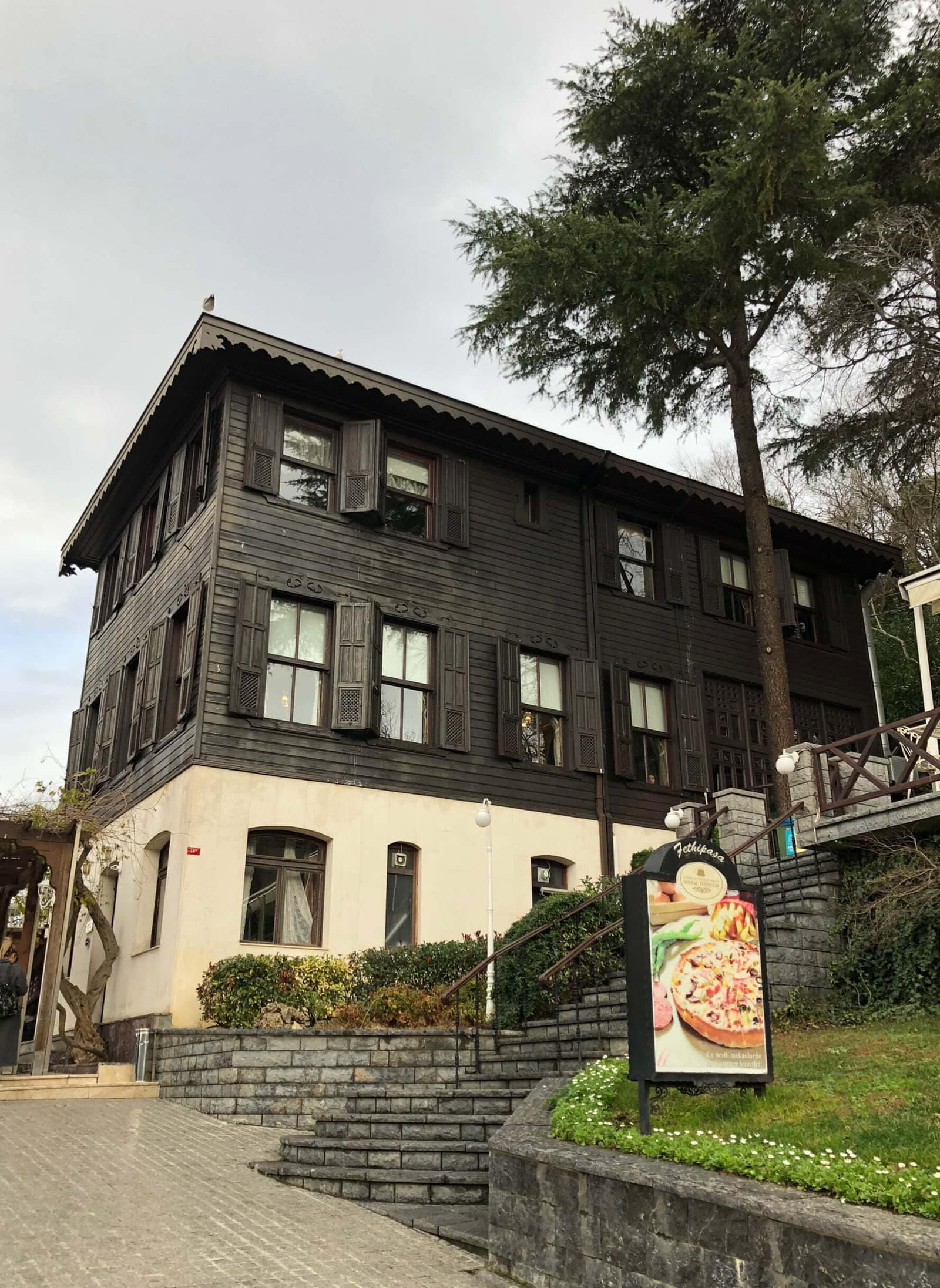 Fethipaşa Korusu Bordo Köşk
