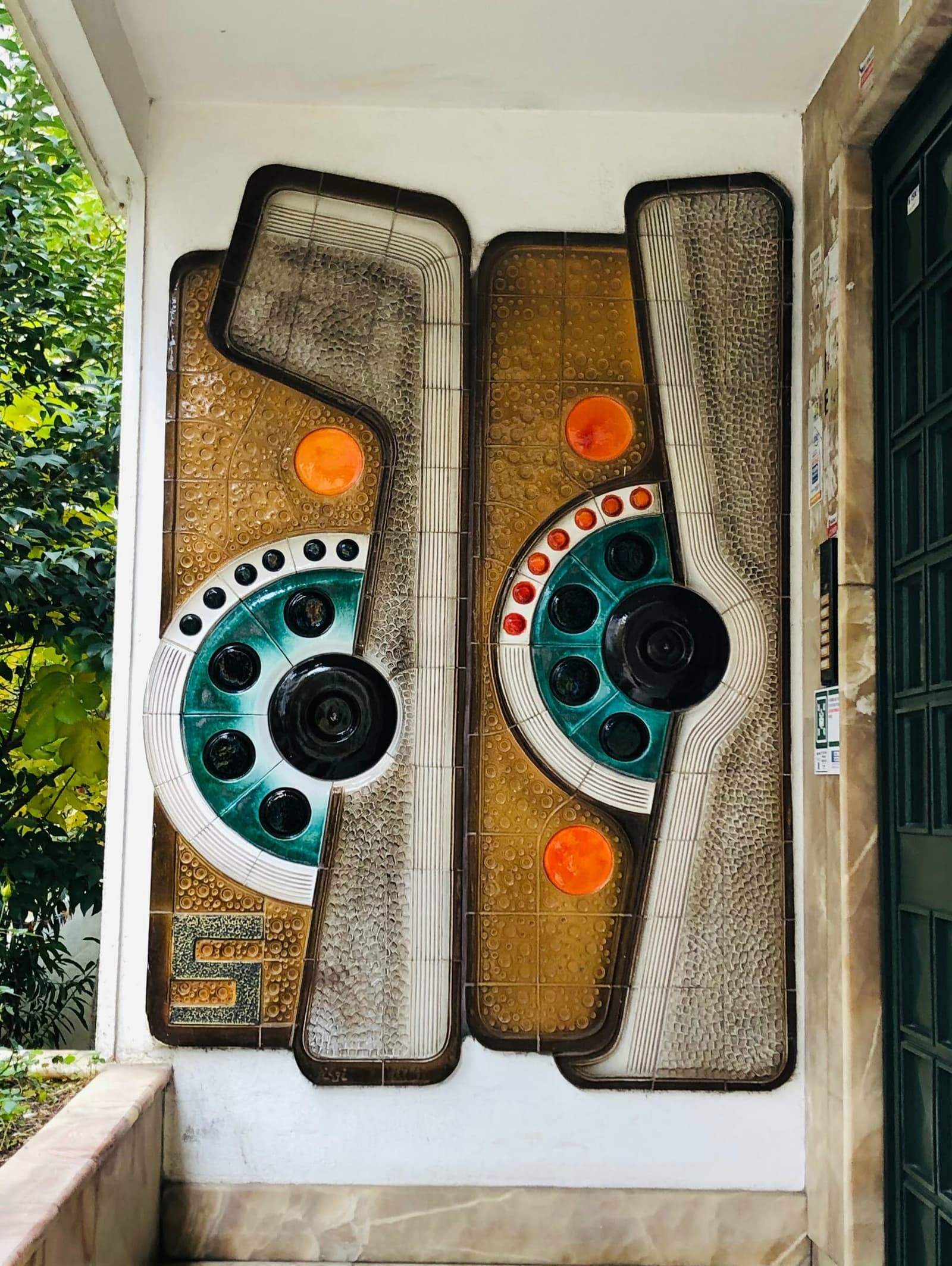Şahinbaş Apartmanı Seramik Panosu