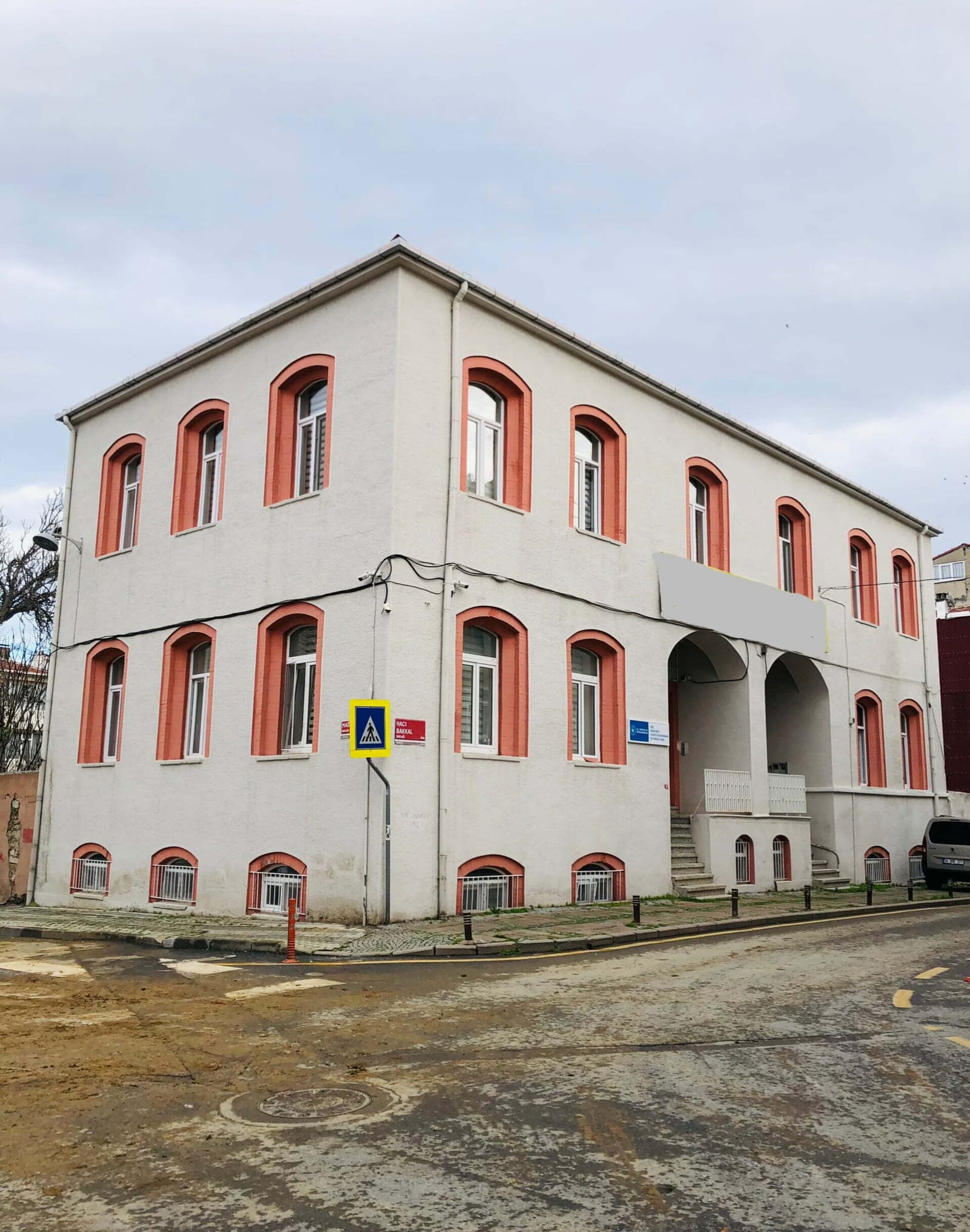 Nersesyan Yermonyan Ermeni Okulu