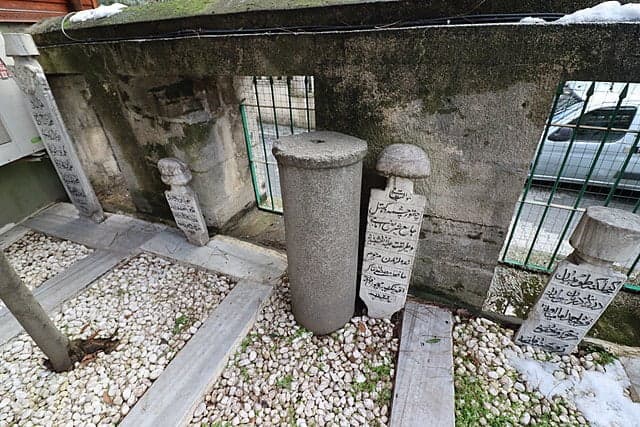 Aşçıbaşı Camii Sadaka Taşı