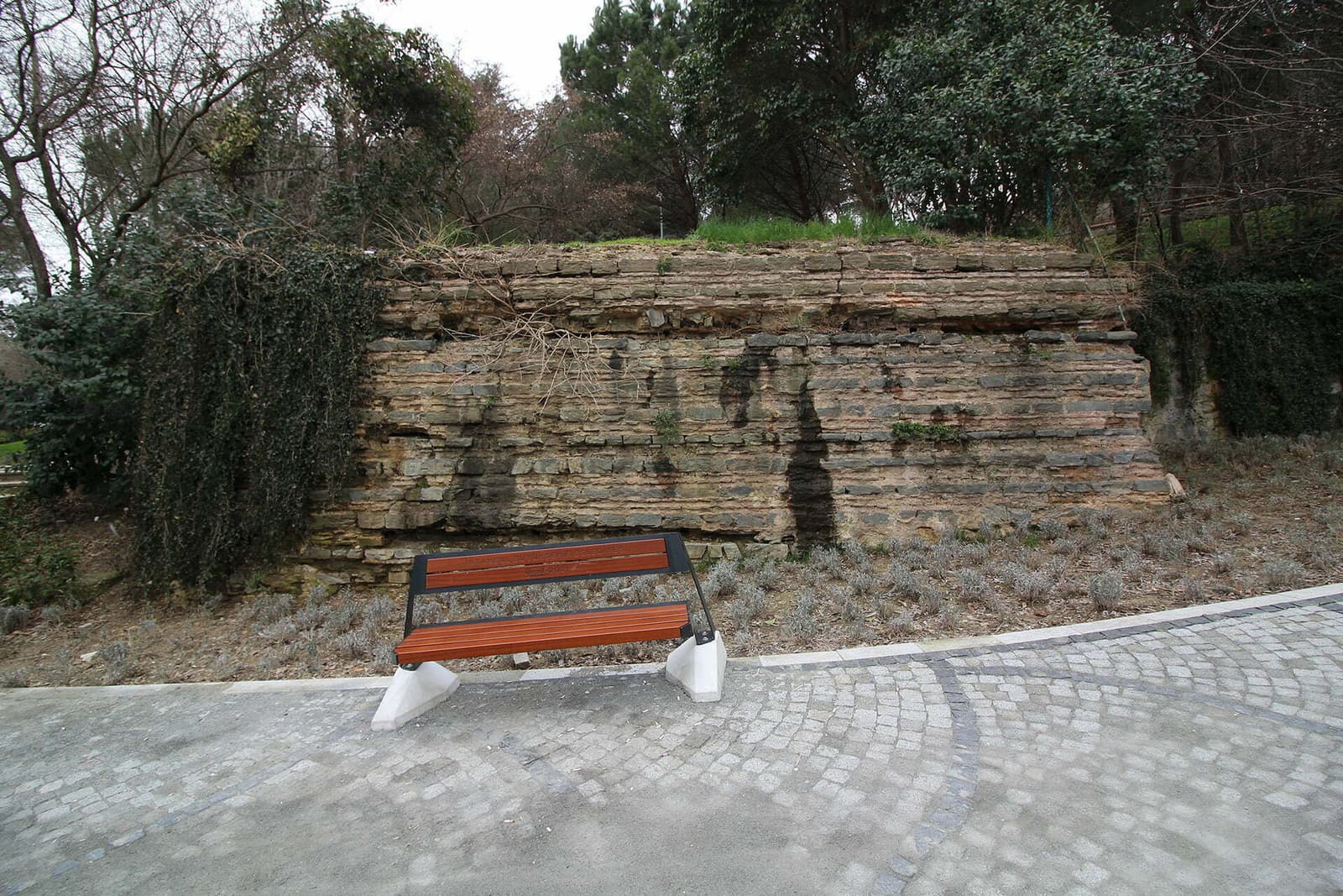 Yapı Kalıntısı, Harbiye