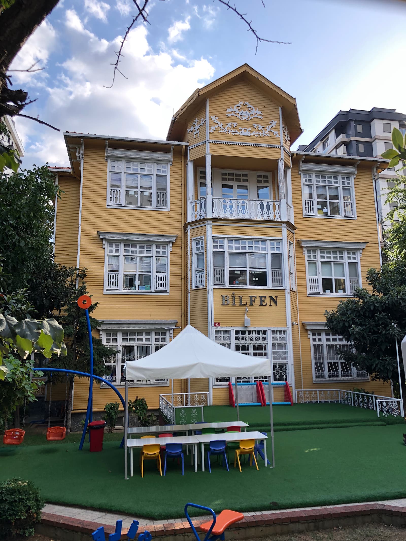 Ayşe - Asım Köşkü