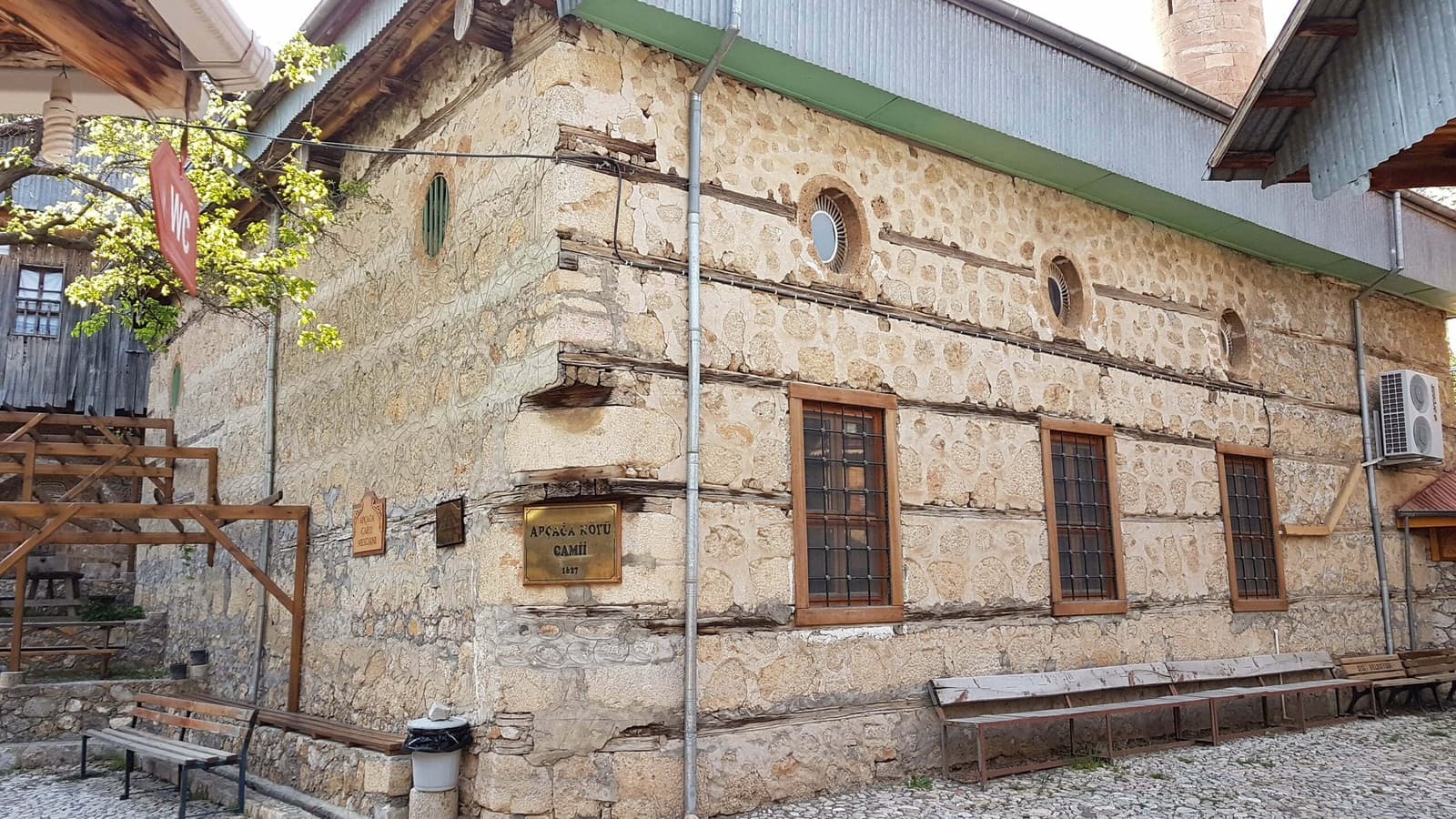 Apçağa Köy Camii
