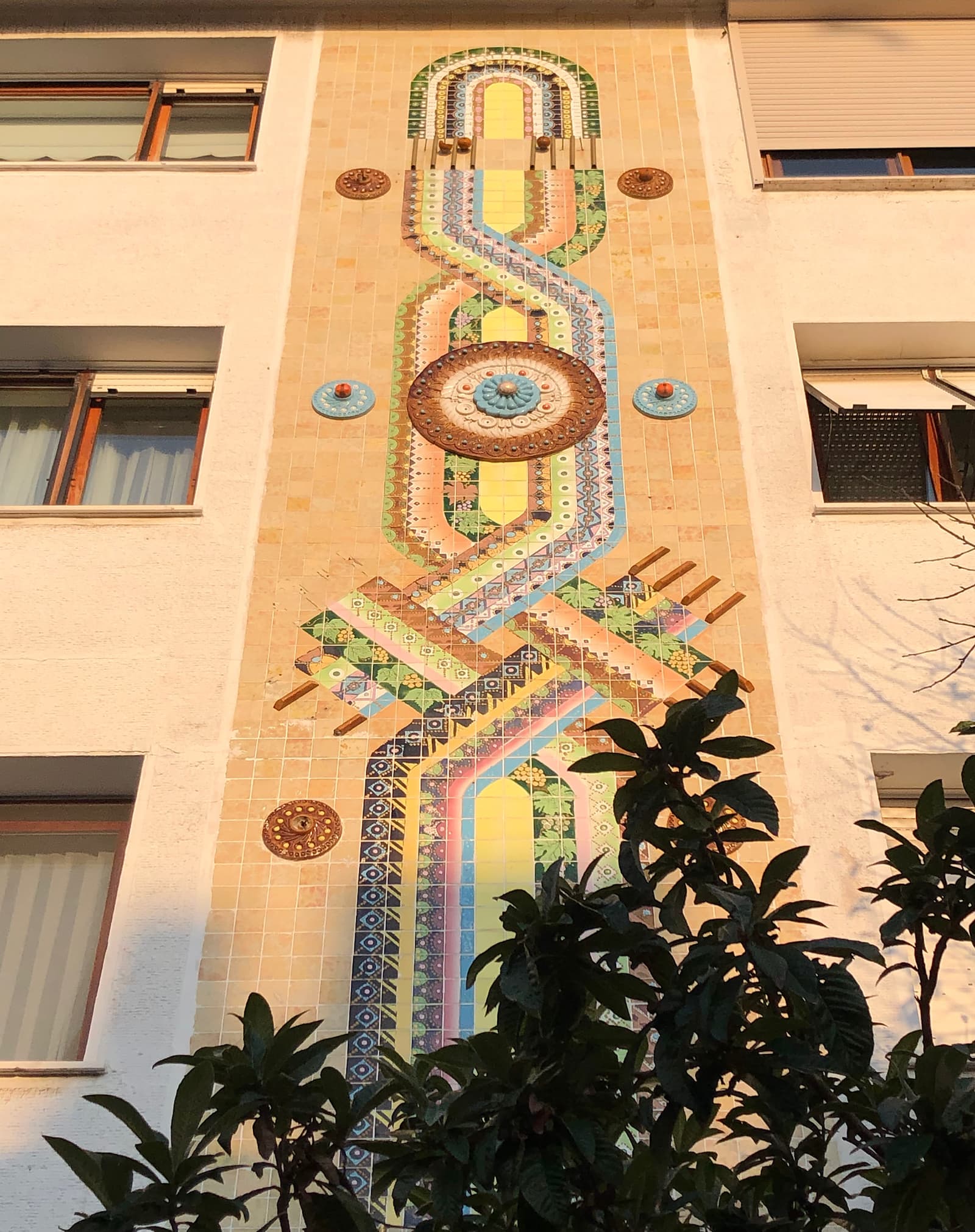 Özatalar Apartmanı Seramik Panosu