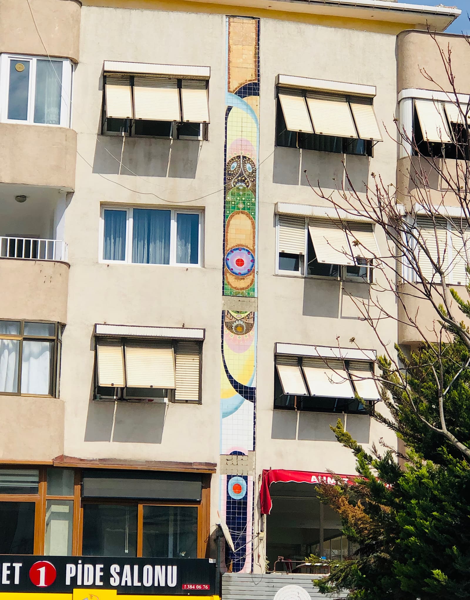 Bener Apartmanı Seramik Panosu