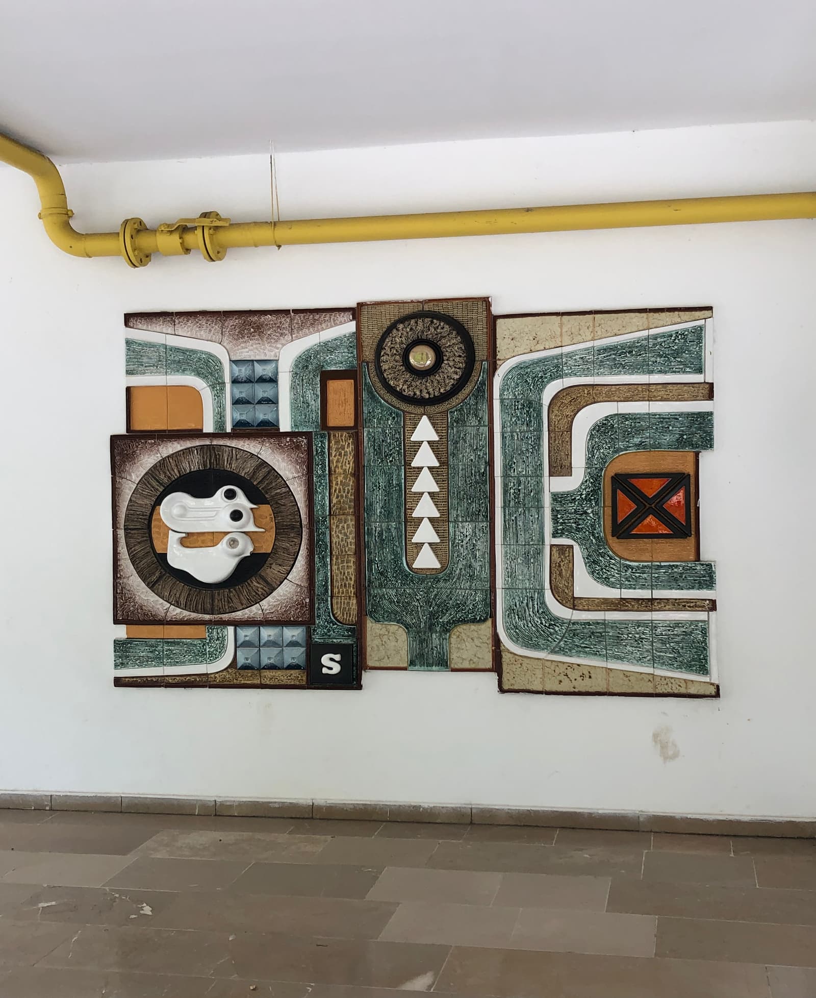 Taç Apartmanı Seramik Panosu