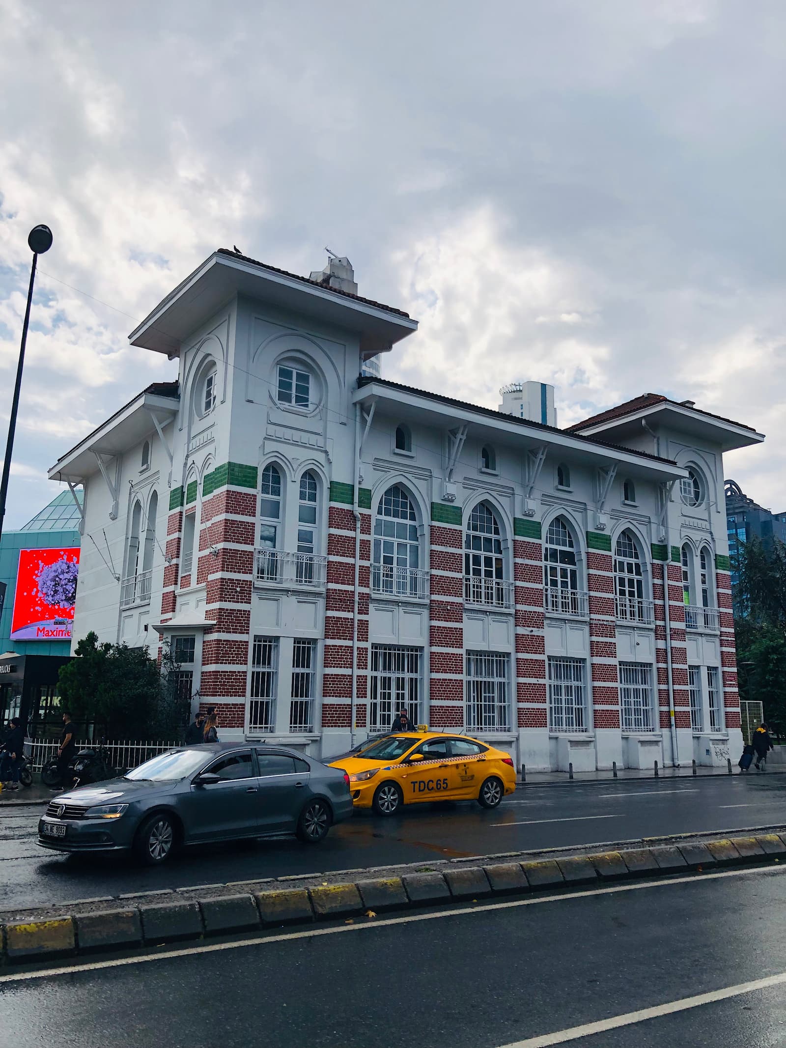 İETT Şişli Garajı İdari Binası
