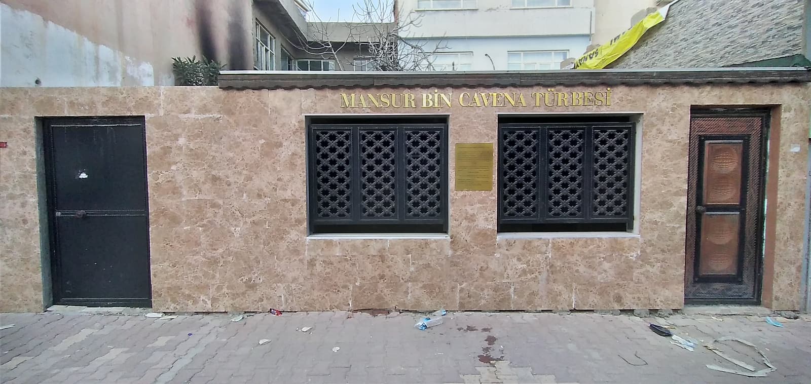 Mansur Bin Cavena Türbesi