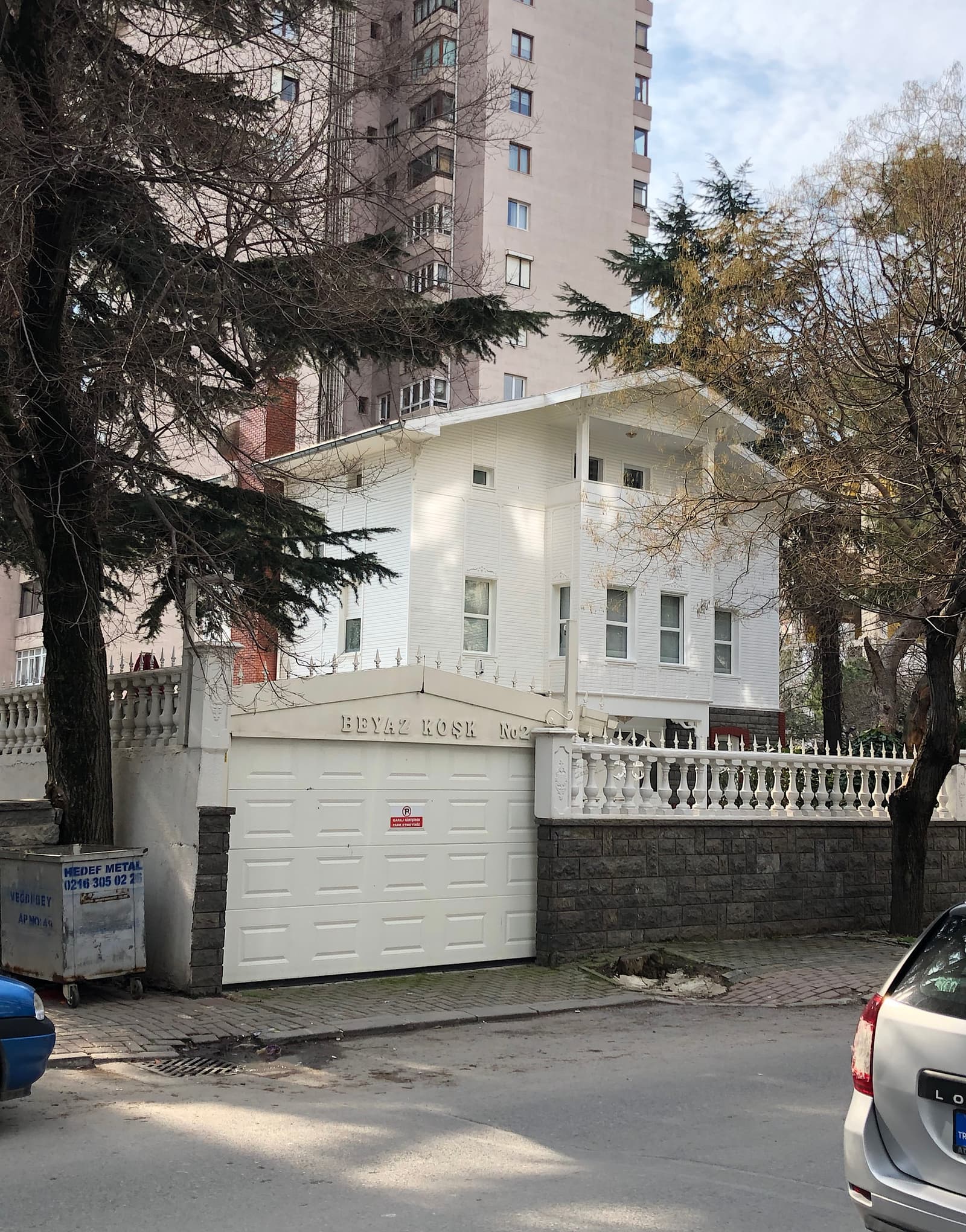 Beyaz Köşk, Göztepe