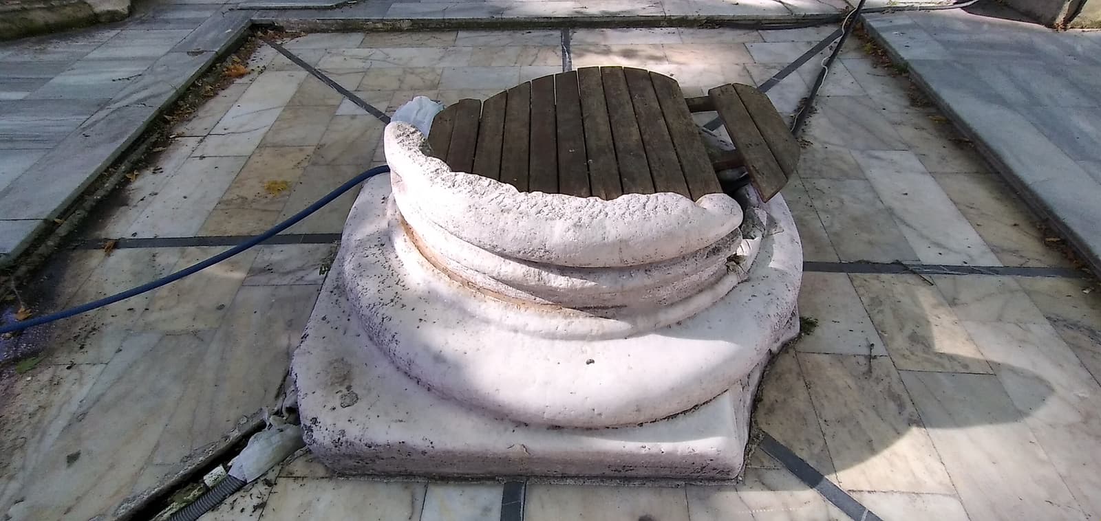 Su Kuyusu, İçerenköy Merkez Camii Yanı