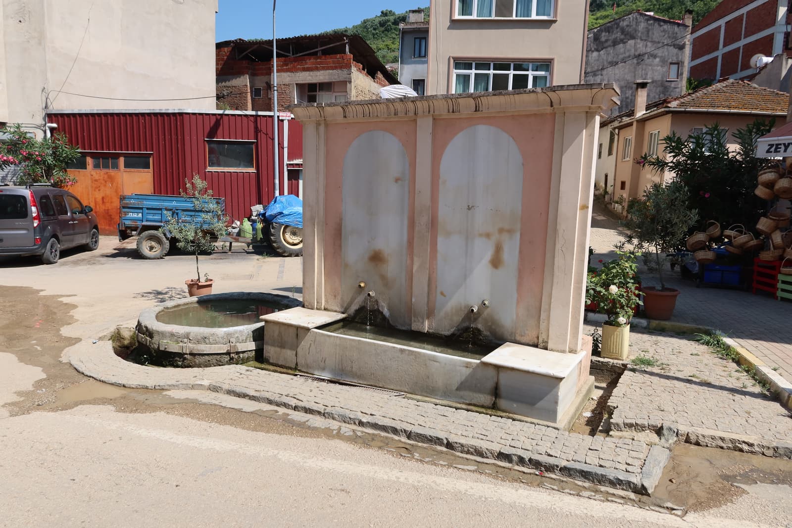 Çifte Çeşme, Tirilye