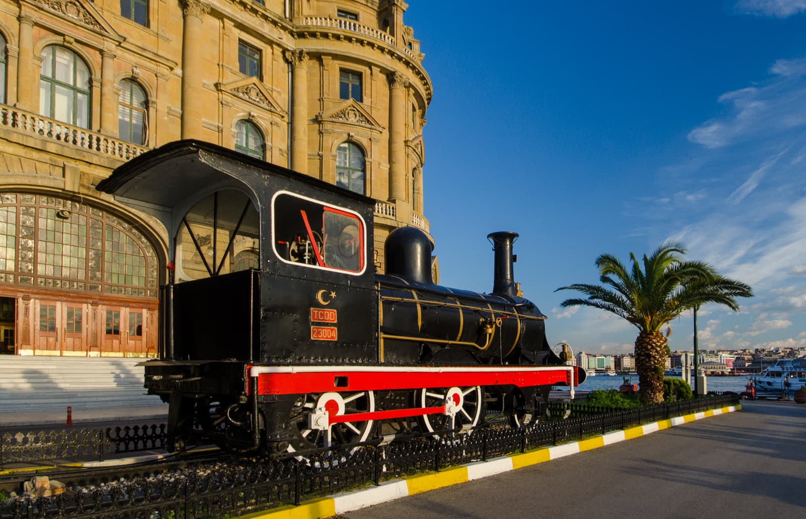 Kara Tren, 23004