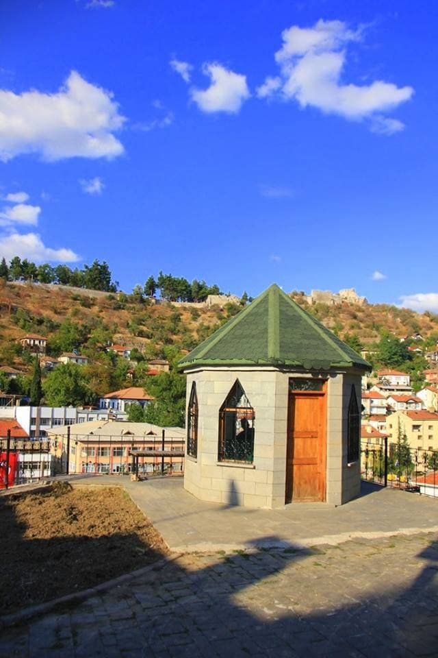 Cahit Külebi Anıt Mezarı, Niksar