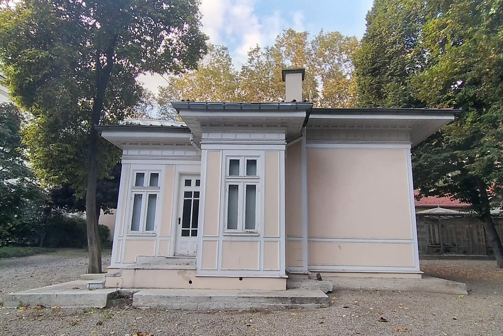 Kuşluk Köşkü