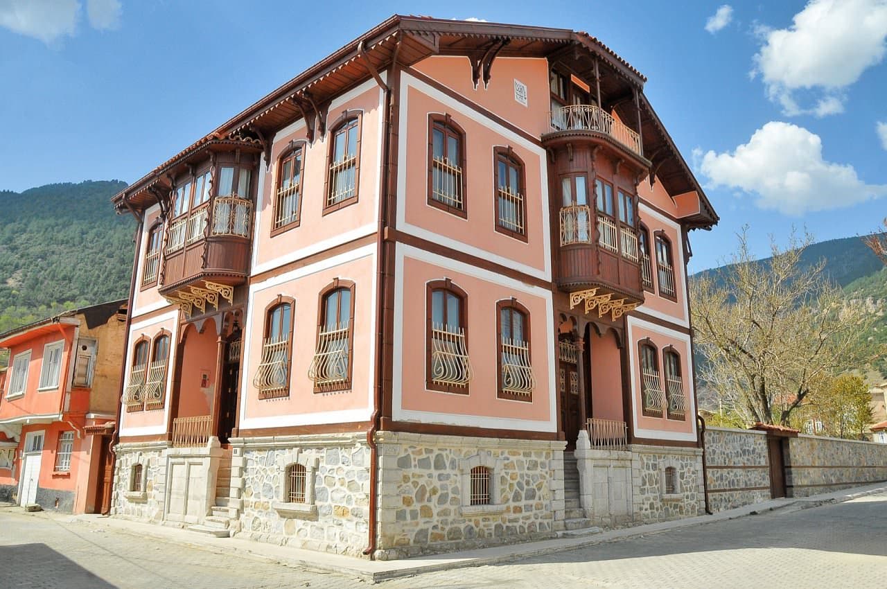 Takkasızlar Konağı