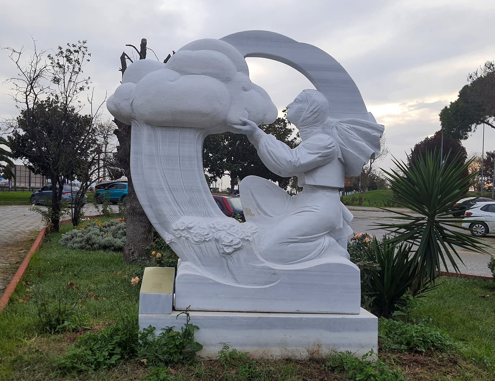 Aşık Bulut Heykeli
