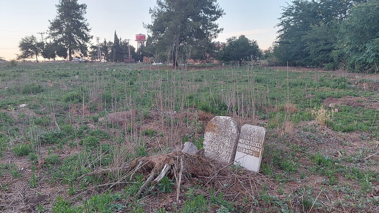Doyran Köyü Eski Mezarlığı