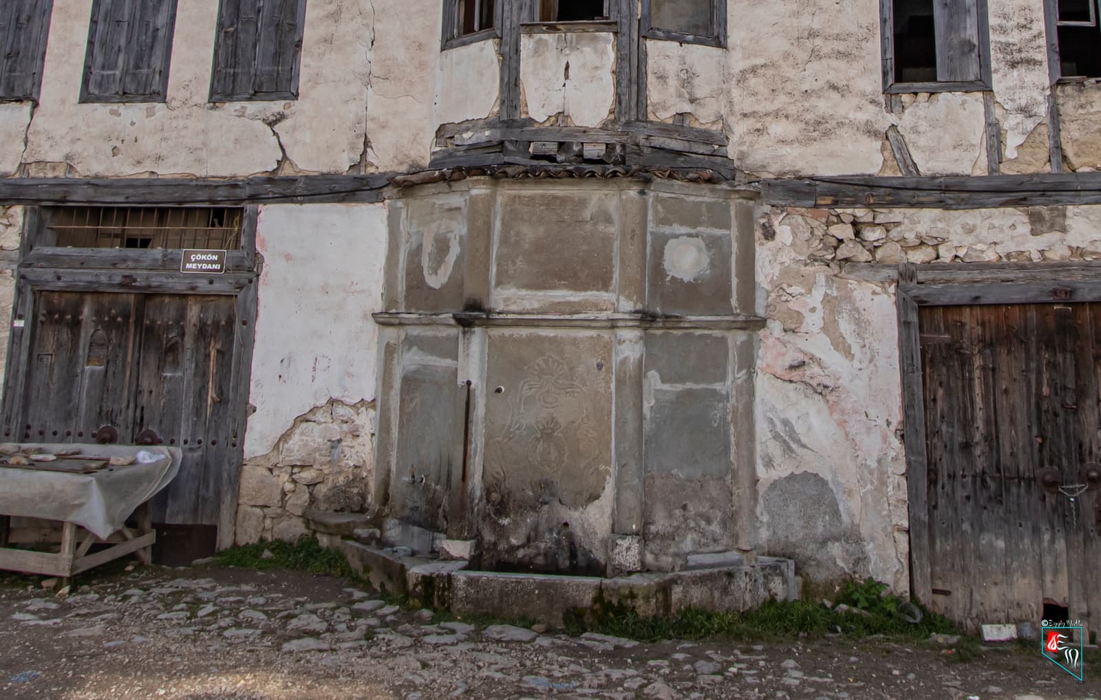 Çökön Meydanı Çeşmesi