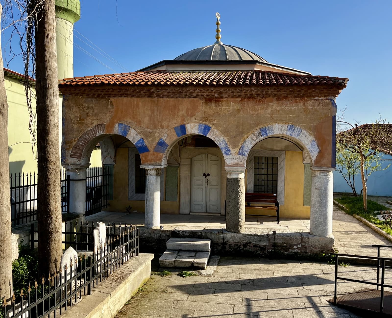 Zeynelzade Kütüphanesi